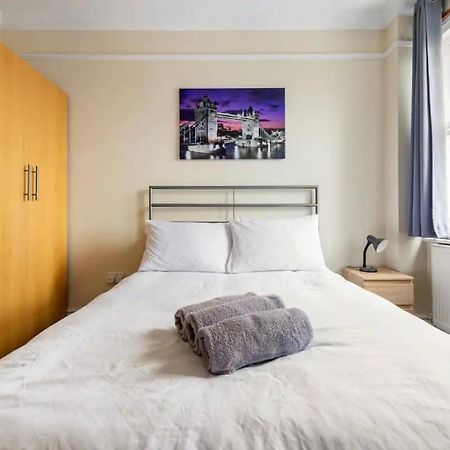 Lovely 3-Bed 20 Minutes To Central ロンドン エクステリア 写真