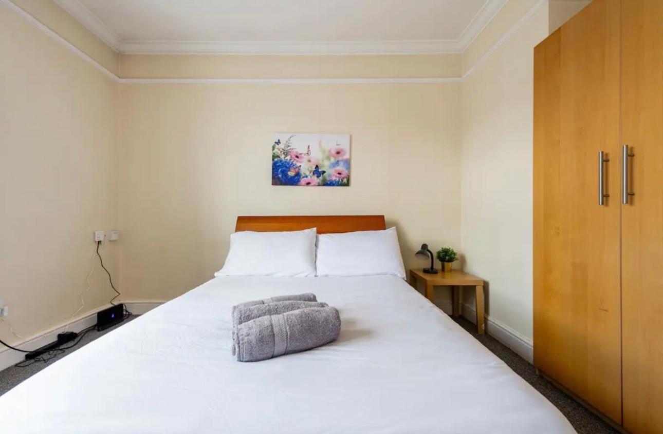 Lovely 3-Bed 20 Minutes To Central ロンドン エクステリア 写真