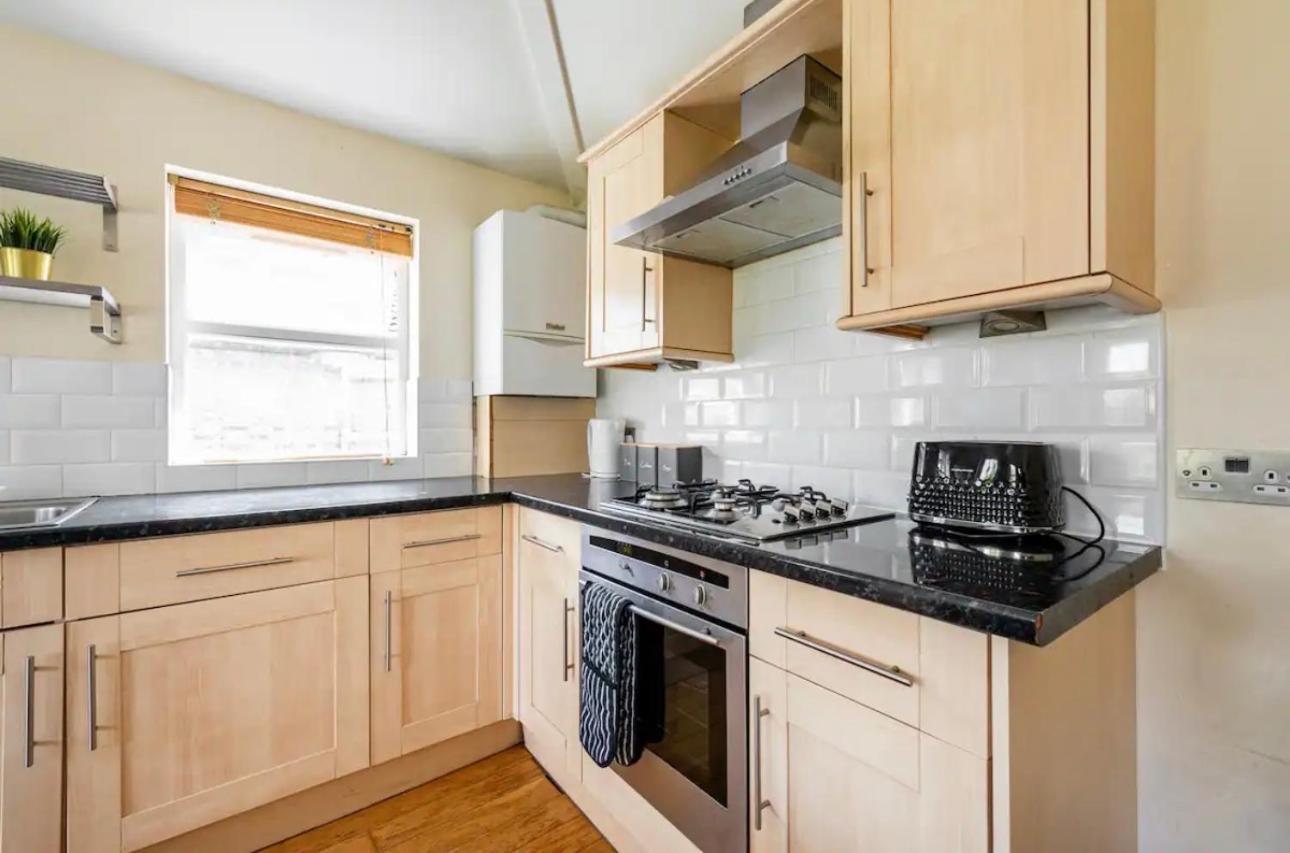 Lovely 3-Bed 20 Minutes To Central ロンドン エクステリア 写真