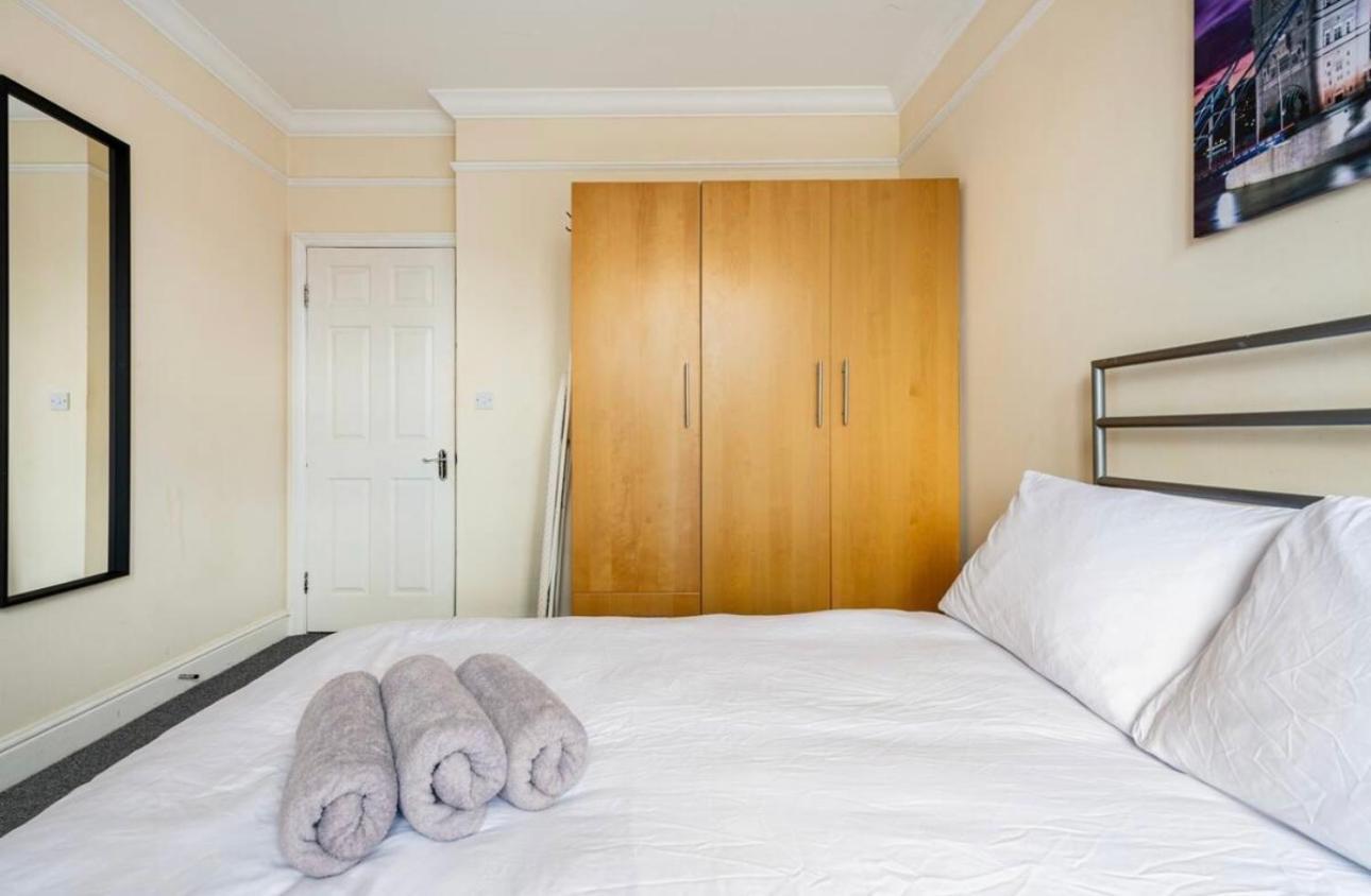 Lovely 3-Bed 20 Minutes To Central ロンドン エクステリア 写真