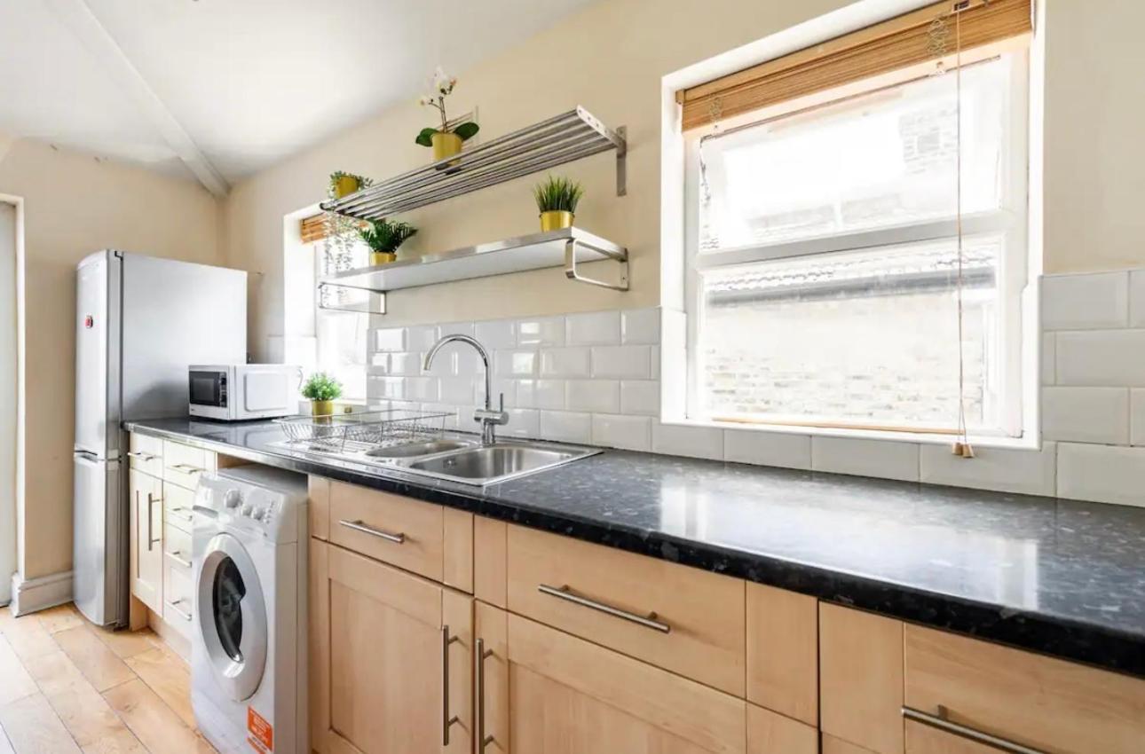 Lovely 3-Bed 20 Minutes To Central ロンドン エクステリア 写真