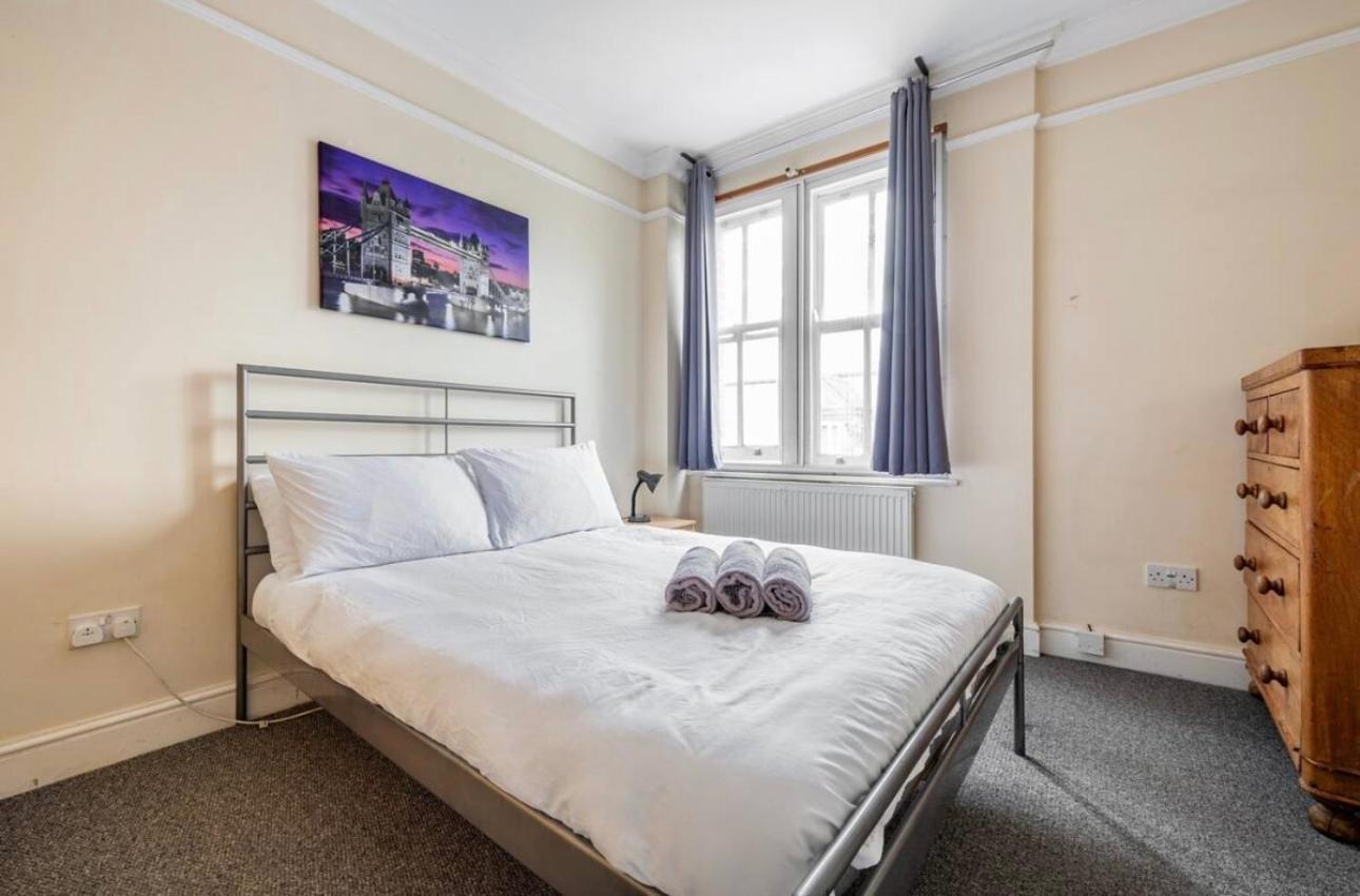 Lovely 3-Bed 20 Minutes To Central ロンドン エクステリア 写真